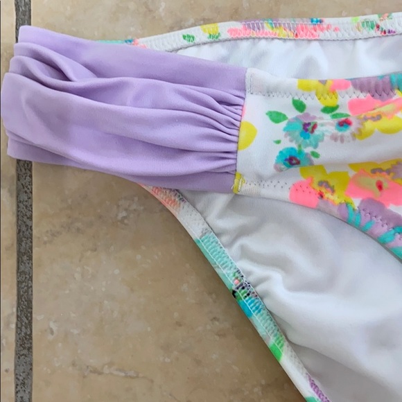 Bikini - Picture 5 of 6